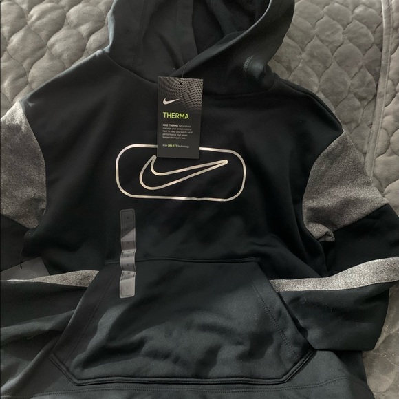 NIKE girls Dri-fit hoodie. Size M. NWT. 2 front pockets long sleeves. - Picture 1 of 7